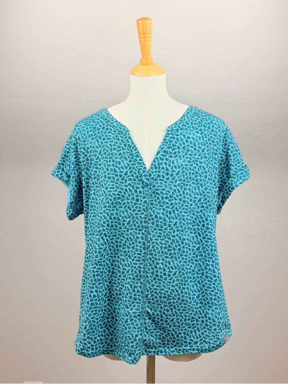 This L.L.Bean "Streamside" short-sleeve split neck tee Small